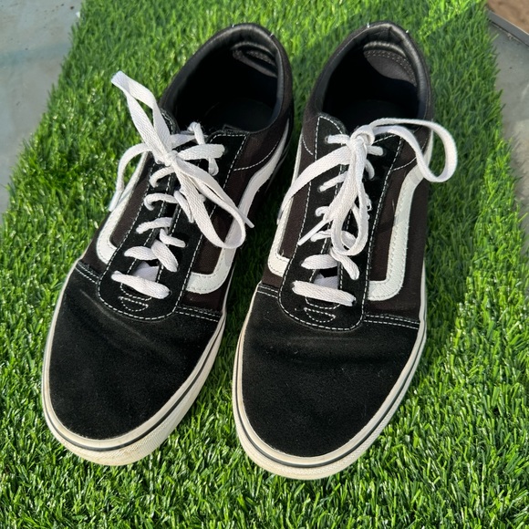 Old Skool Suede Vans Shoe - Picture 2 of 7